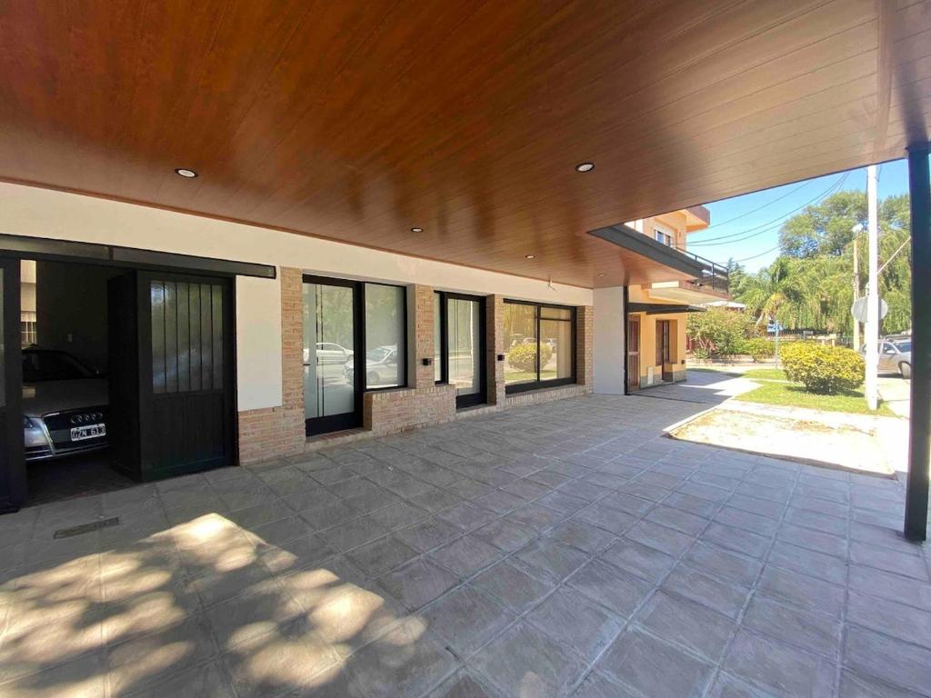 Το κτήριο όπου στεγάζεται  η παραθεριστική κατοικία