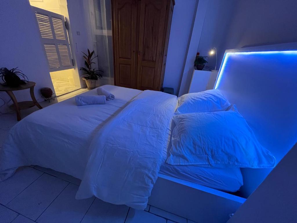 Ένα ή περισσότερα κρεβάτια σε δωμάτιο στο Chambre,