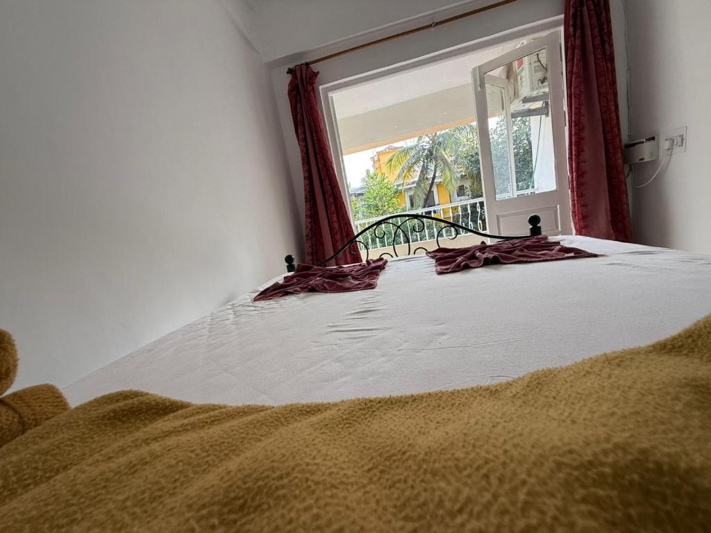 Una cama o camas en una habitación de The Braganza Shoreline