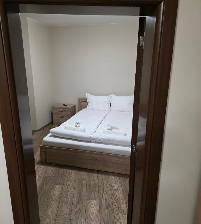 Ένα ή περισσότερα κρεβάτια σε δωμάτιο στο Апартаменти Шадравана