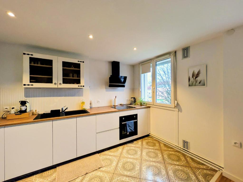 Kuchyň nebo kuchyňský kout v ubytování Yutz and Zen