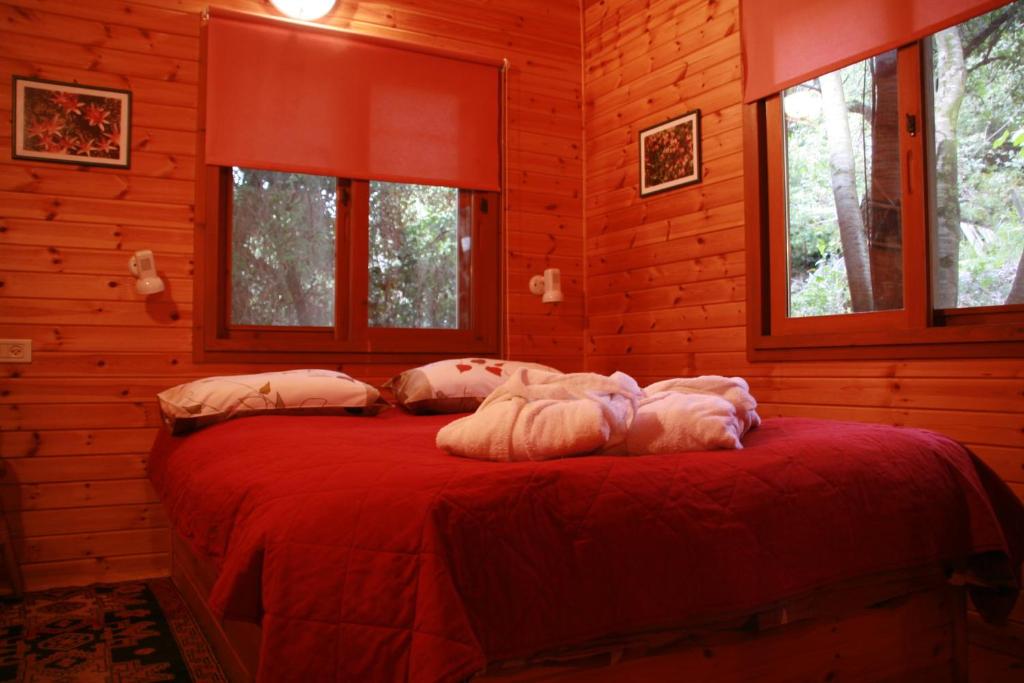 Ένα ή περισσότερα κρεβάτια σε δωμάτιο στο בית אמיתי מתת