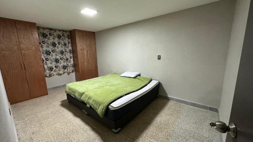 Кровать или кровати в номере Departamento cerca de Polanco Nueva Embajada USA y el Hospital Militar