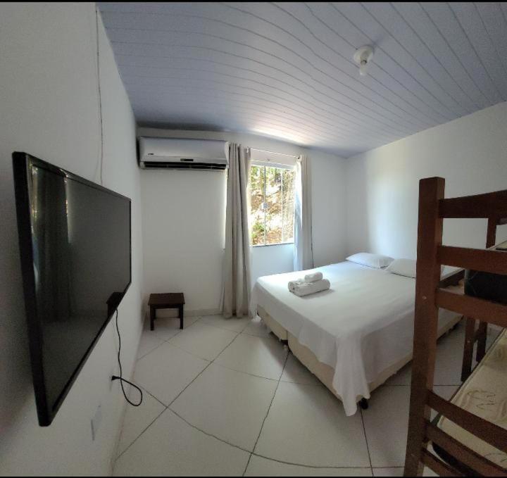 Un pat sau paturi într-o cameră la Atobás