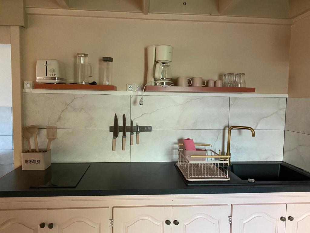 Η κουζίνα ή μικρή κουζίνα στο Appartement dans le quartier de terre sainte elona