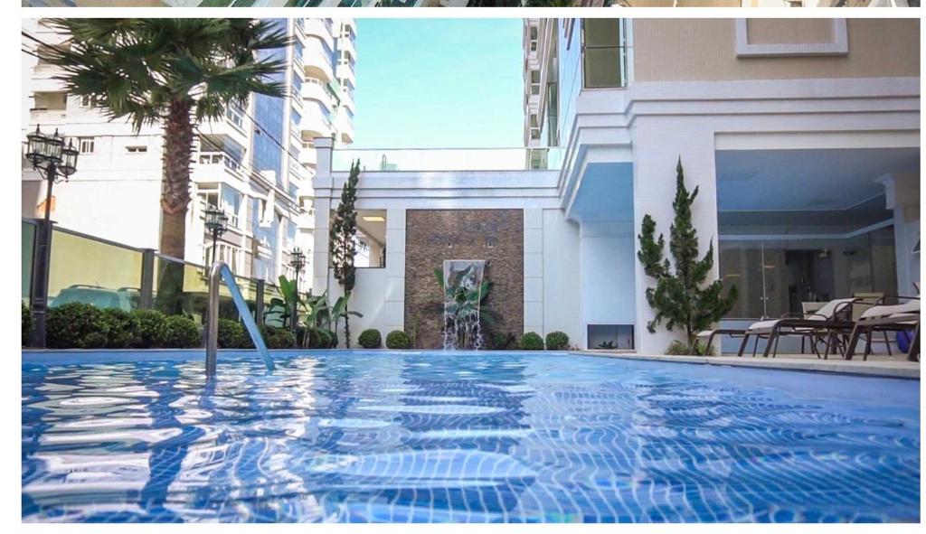 Hồ bơi trong/gần Apartamento luxo Praia Meia Praia