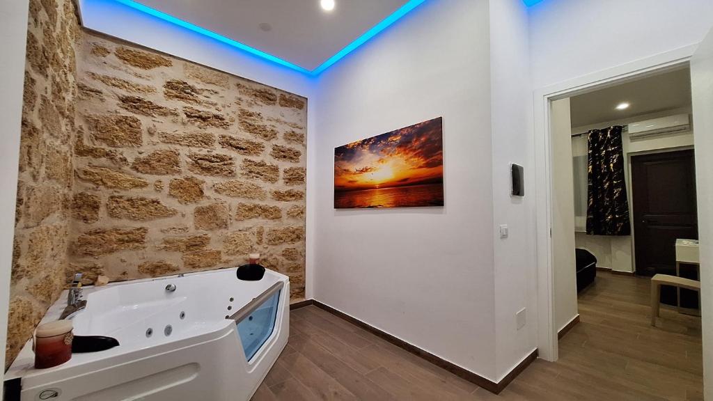 Ένα μπάνιο στο Siciliano Palace - Deluxe Apartments & Spa