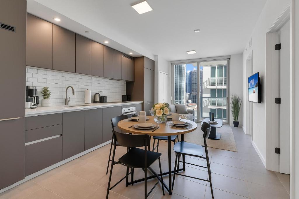 a kitchen and dining room with a table and chairs at Breathtaking studio in the Heart Miami in Miami