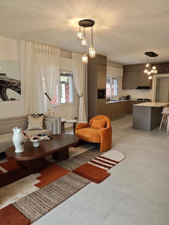 Et opholdsområde på Elegant apartment for a seaside stay