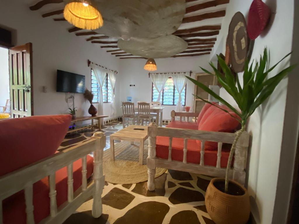 a living room with a couch and a table at Nyumba ya Mumbi in Watamu
