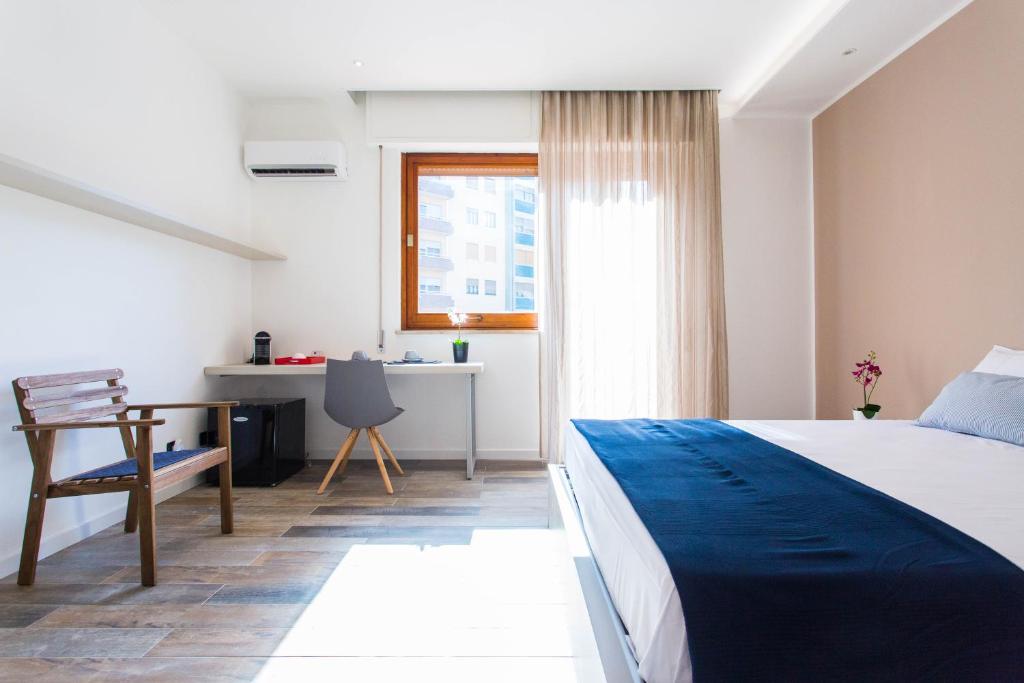 Postel nebo postele na pokoji v ubytování Politeama Luxury Suites
