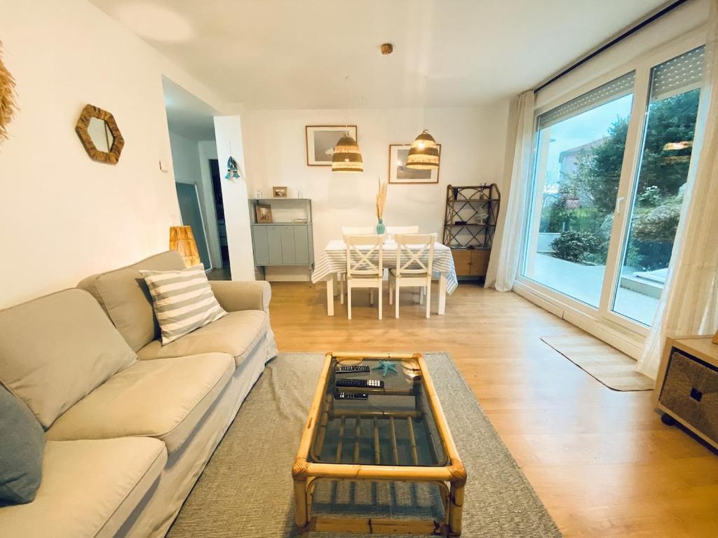 Khu vực ghế ngồi tại Casa Branca Cantabria