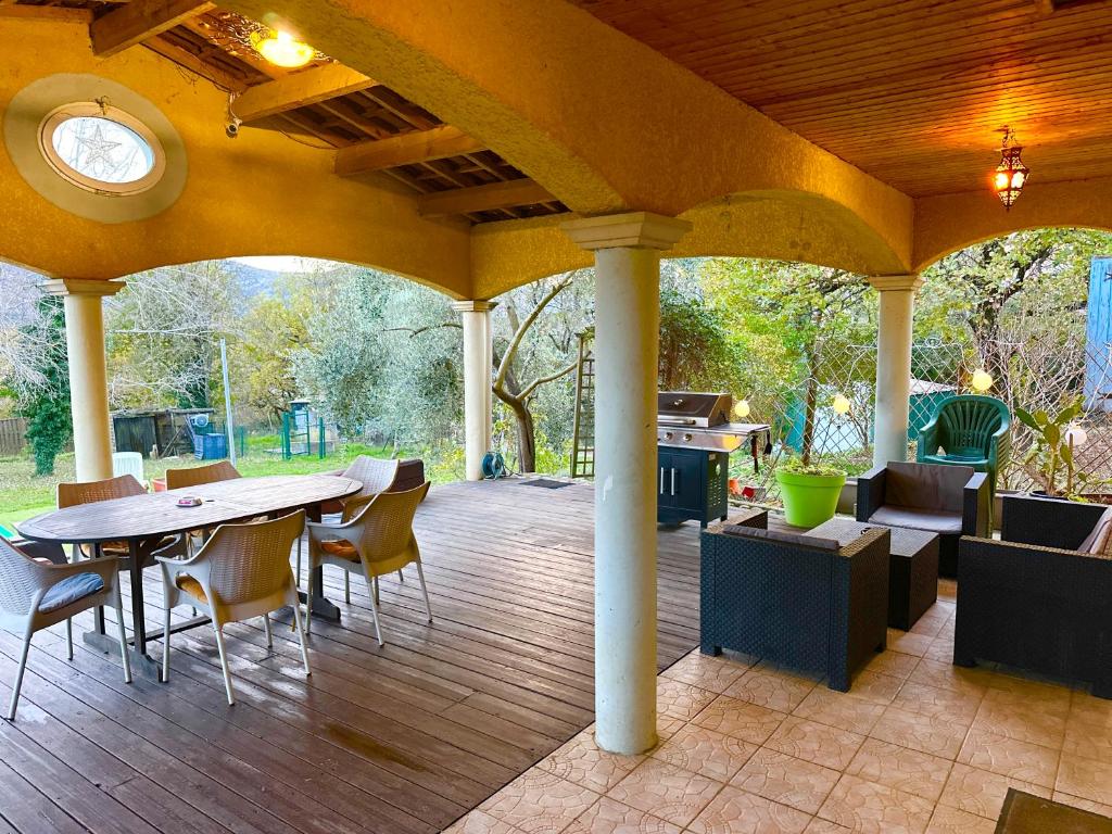 Villa Mistral