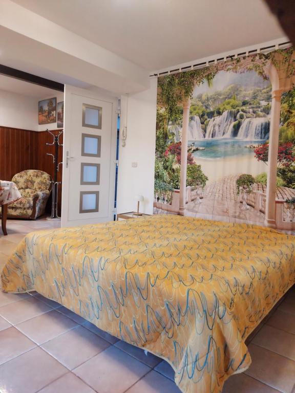 a bed in a room with a painting on the wall at Villetta Rosa in Lavena Ponte Tresa