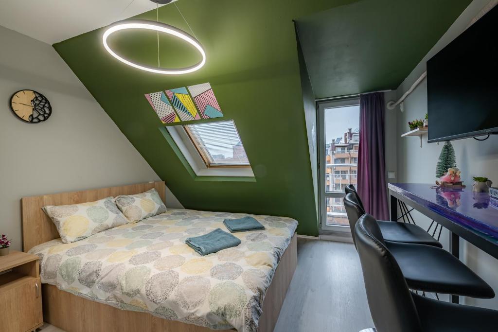 Postel nebo postele na pokoji v ubytování Comfy&Chick Central Apartment, Free Street Parking