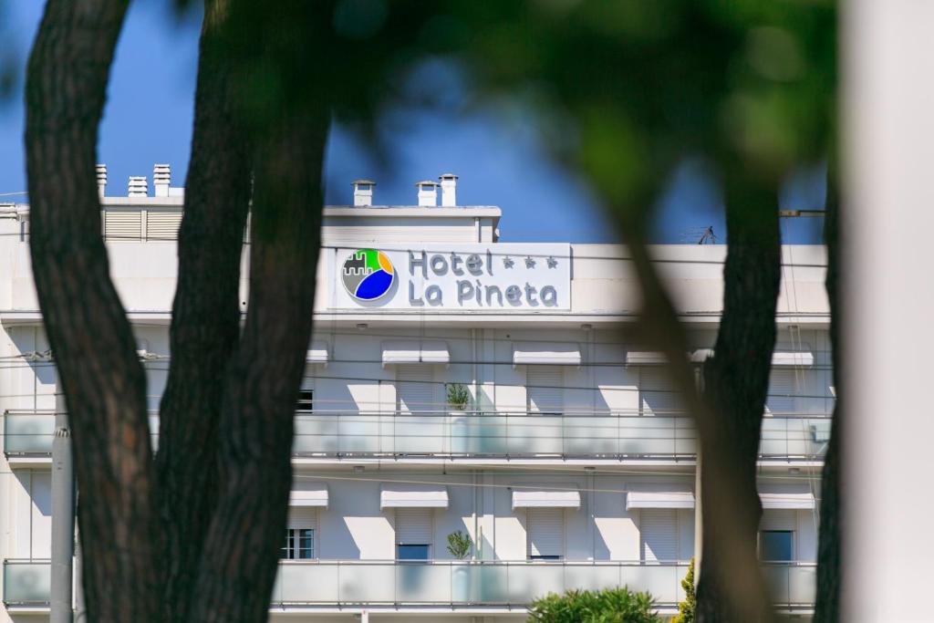 Certifikát, hodnocení, plakát nebo jiný dokument vystavený v ubytování Hotel La Pineta