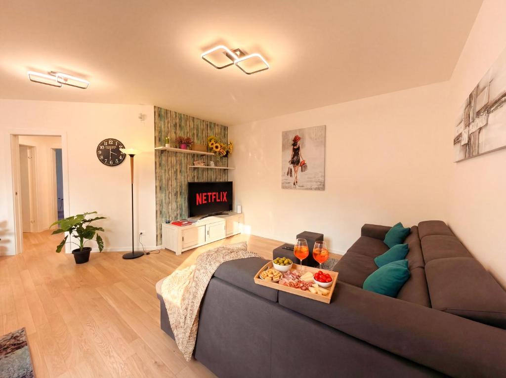 Χώρος καθιστικού στο ISEO LAKE 3-Bedroom just 40 meters from the lake and 12 meters from Piazza Garibaldi