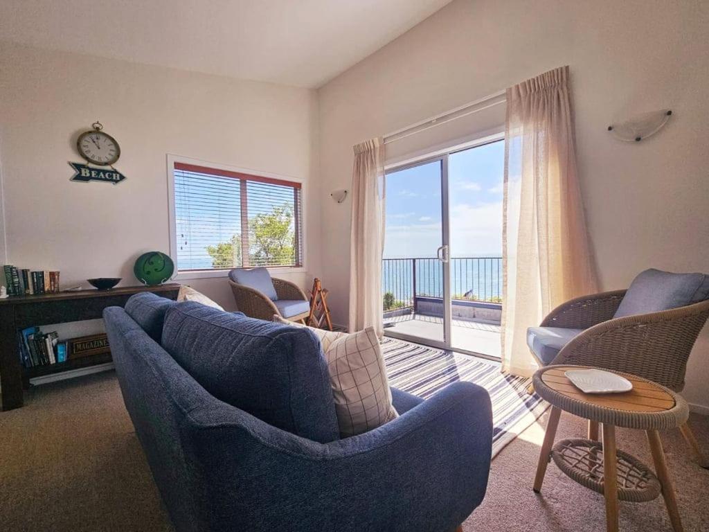 Khu vực ghế ngồi tại Seaside Sanctuary - Collingwood