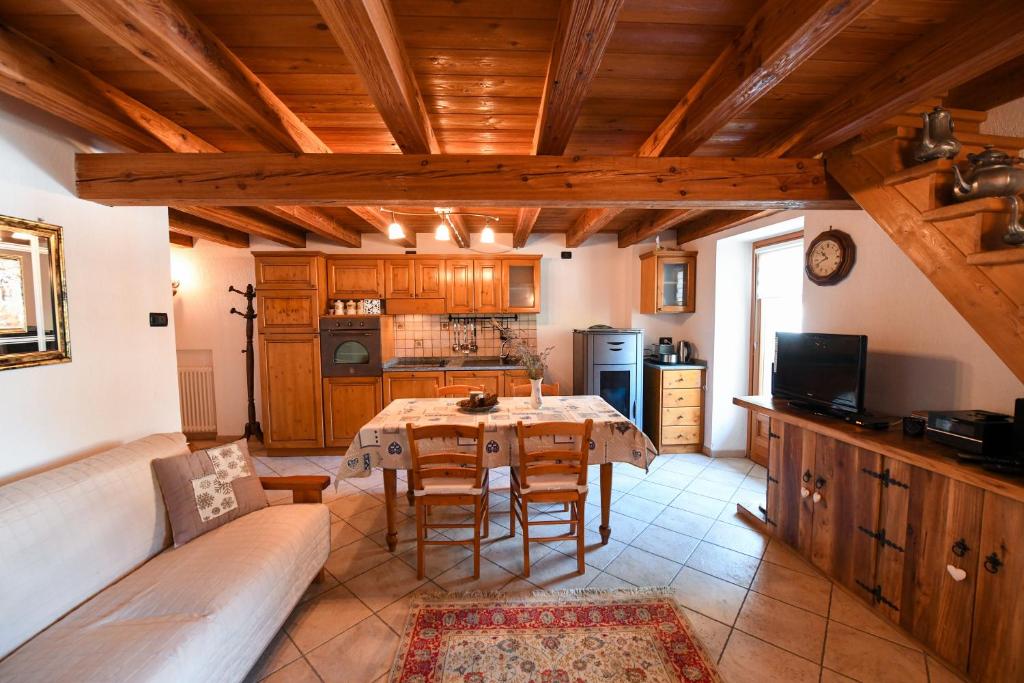 Kuchyň nebo kuchyňský kout v ubytování Maison Elie