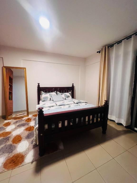 a bedroom with a bed and a mirror in it at Comfy cozy in Kira
