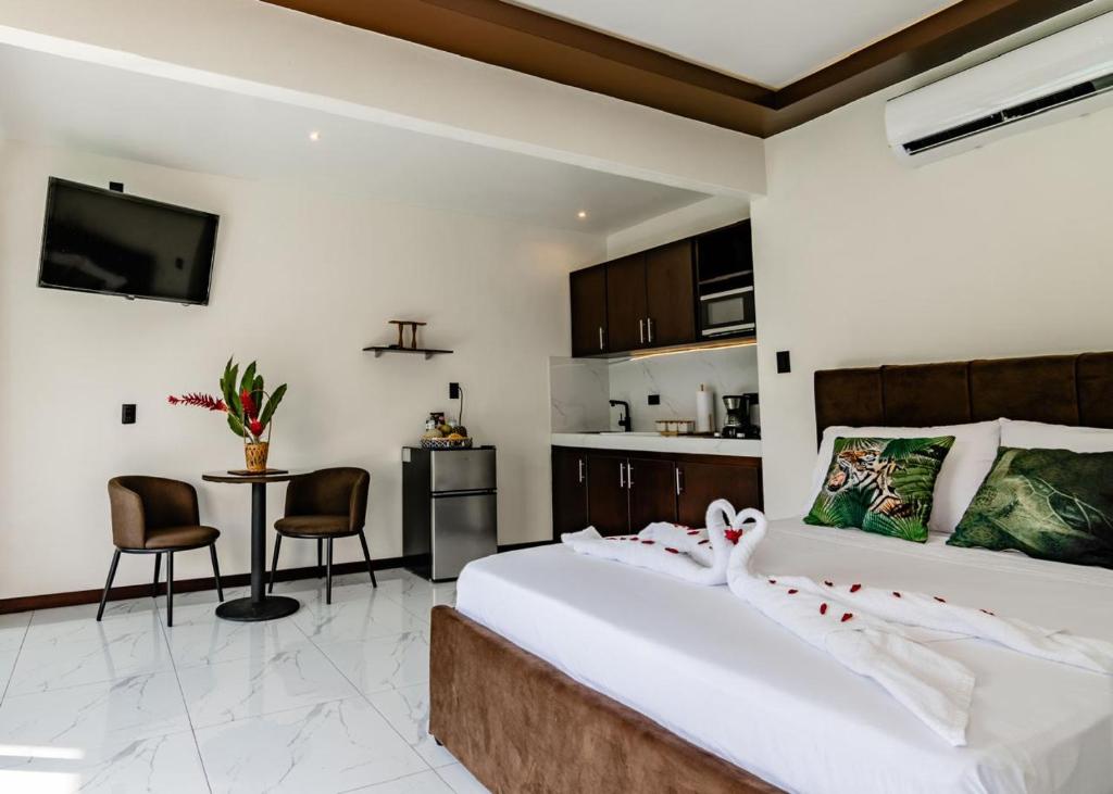 Ένα ή περισσότερα κρεβάτια σε δωμάτιο στο Aralias Villas