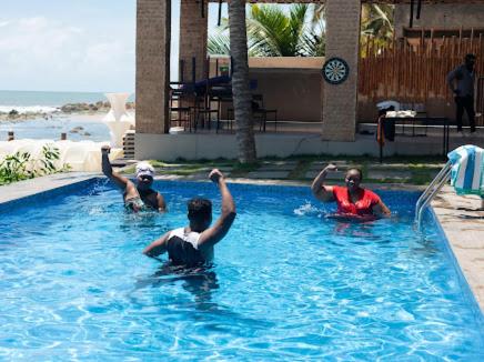 La alberca dentro o cerca de Kokrobite beach Getaway