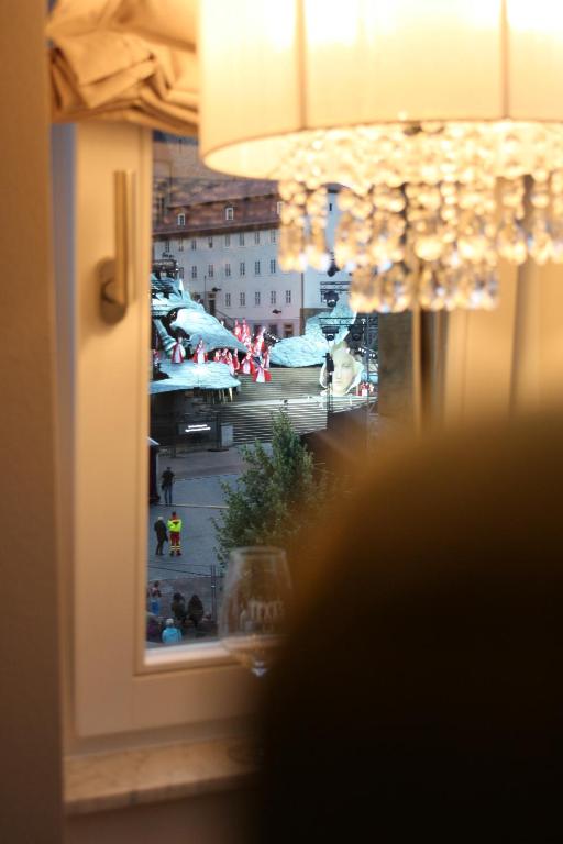 Mr.& Mrs. President - 15