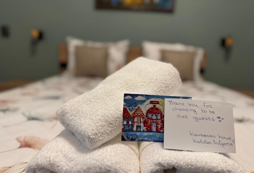 Ένα ή περισσότερα κρεβάτια σε δωμάτιο στο Kamberovi house Kalofer