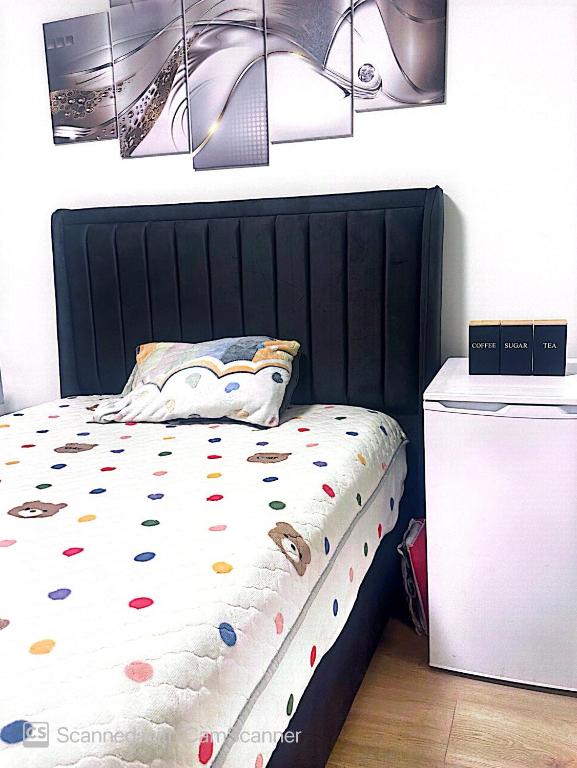 a bed with a black headboard in a bedroom at Precious Home in Monasterevin