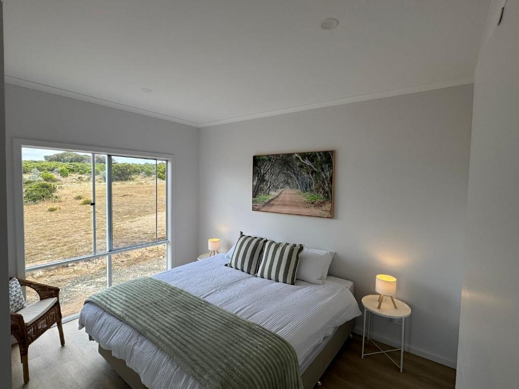 Кровать или кровати в номере Pelican Lagoon Retreat