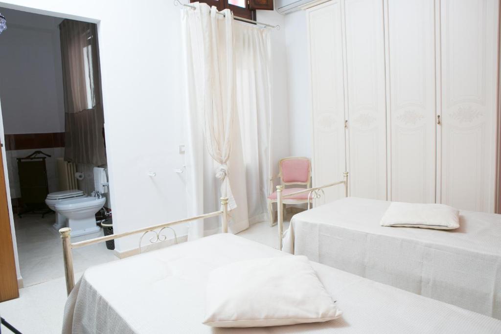 Postel nebo postele na pokoji v ubytování Affitta camere The Queen