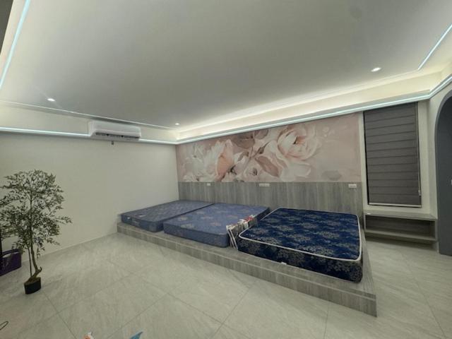 Postel nebo postele na pokoji v ubytování 慕漾民宿 包棟獨棟游泳池近羅運