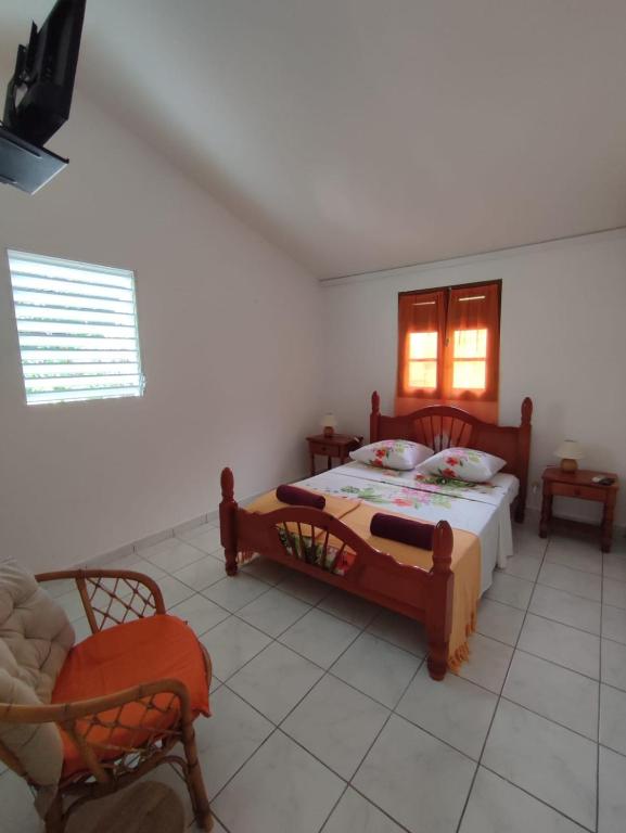 Ένα ή περισσότερα κρεβάτια σε δωμάτιο στο La Canopée