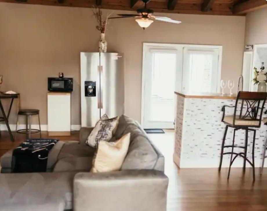 Χώρος καθιστικού στο Couples Guesthouse, jacuzzi, sauna, pool