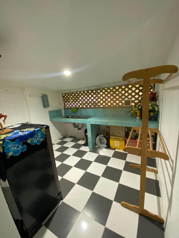 a room with a checkered floor and a bunk bed at บ้านเพื่อนโฮมสเตย์ เขาพนม2 