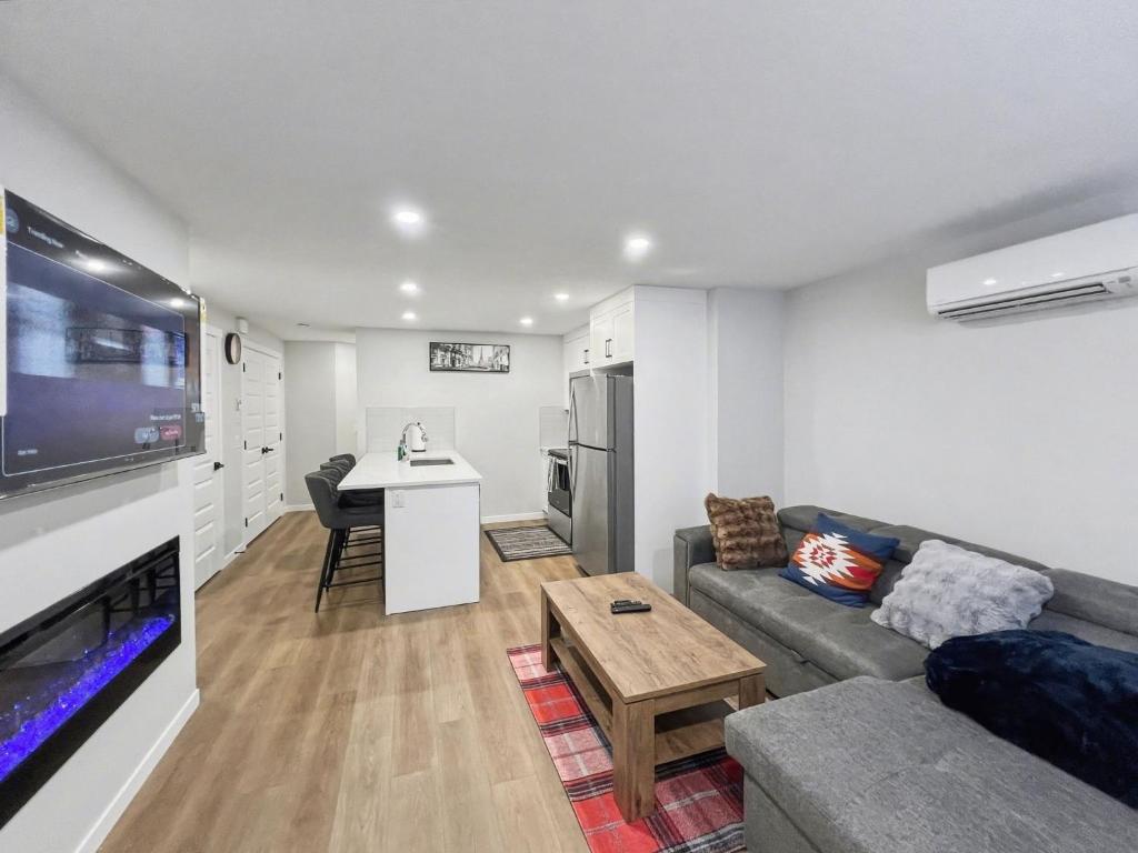 Nhà bếp/bếp nhỏ tại Cozy 2 bedrooms Suite in Mahogany SE Sleeps 6