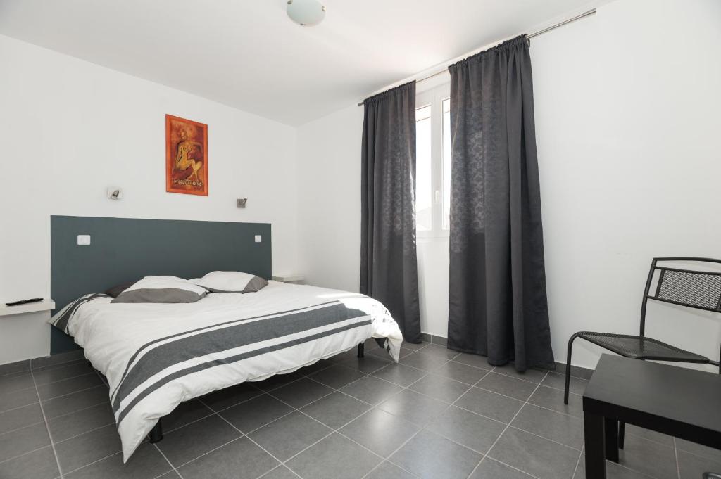 Postel nebo postele na pokoji v ubytování Hôtel Restaurant le Voilis