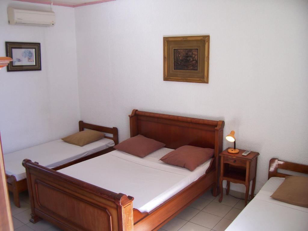 Postel nebo postele na pokoji v ubytování Hôtel Le Nathania