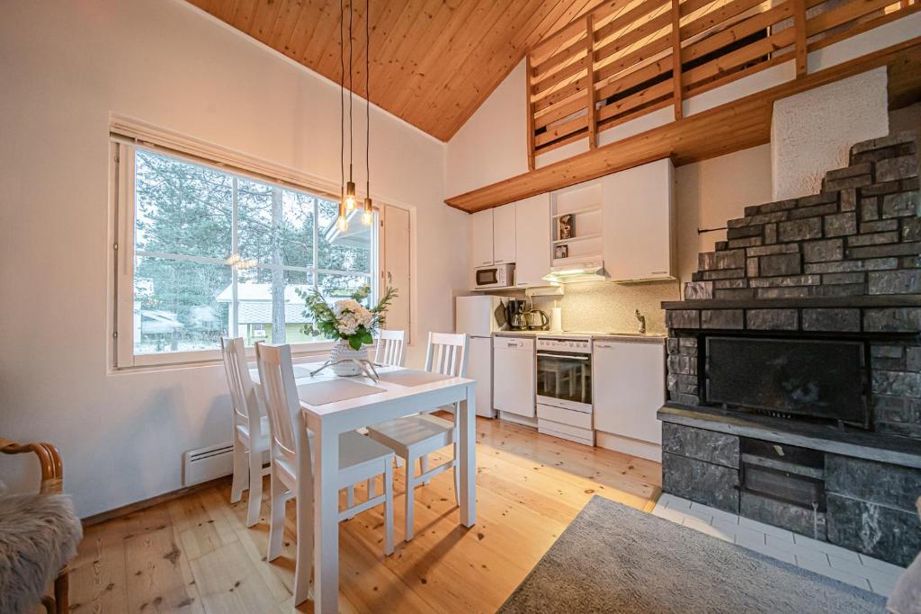 Η κουζίνα ή μικρή κουζίνα στο Lomavuokra Levi Central Kätkä Kaksi