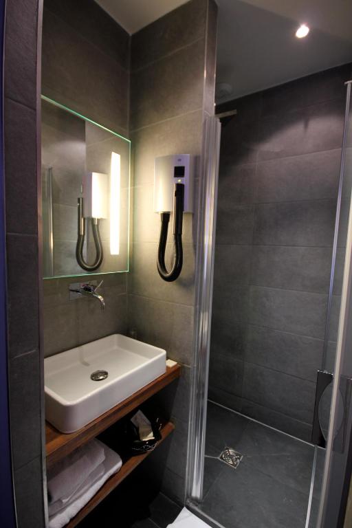 Hôtel Lumières Montmartre Paris - Resim 7