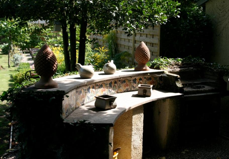 three vases sitting on top of a stone wall at Chambre d&#39;Hôtes La Villa Molina in Besançon