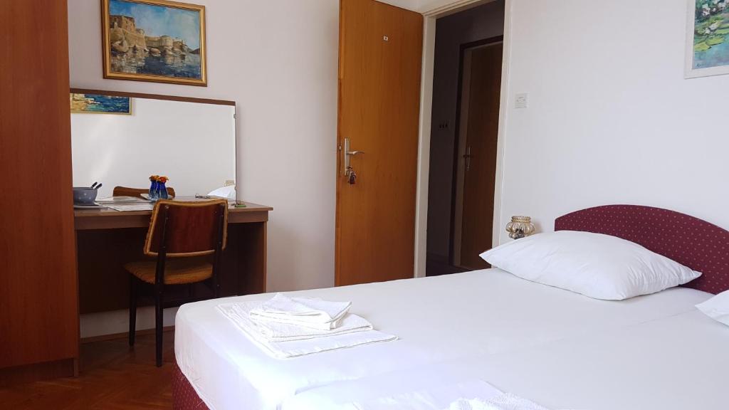 Ένα ή περισσότερα κρεβάτια σε δωμάτιο στο Rooms Vjera