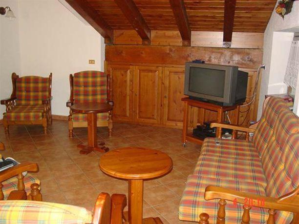 TV a/nebo společenská místnost v ubytování Hotel Beau Sejour