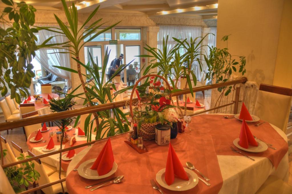 Reštaurácia alebo iné gastronomické zariadenie v ubytovaní Panoramic-Oscar