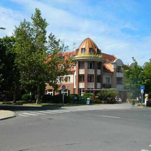 a large building with a dome on top of it at Héli apartman in Hajdúszoboszló