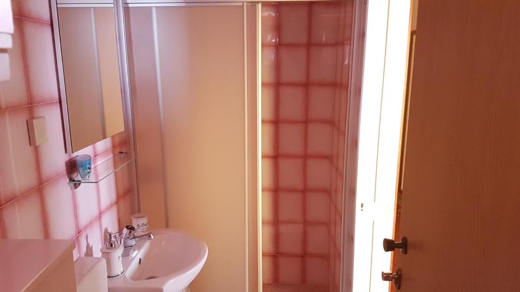 Ένα μπάνιο στο Rooms Vjera