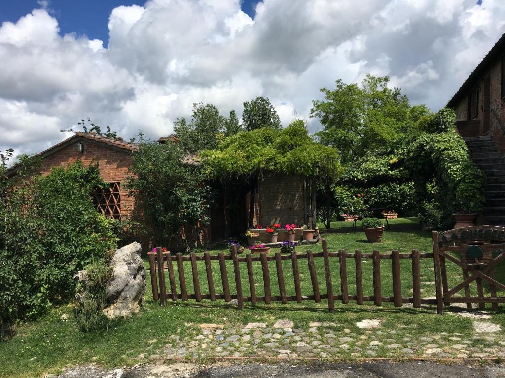 Ogród w obiekcie Casale Le Querce
