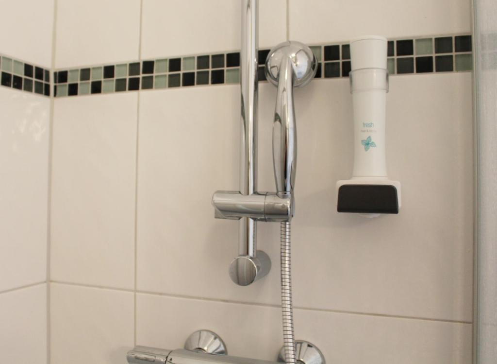 Koupelna v ubytování Aariana Hotel
