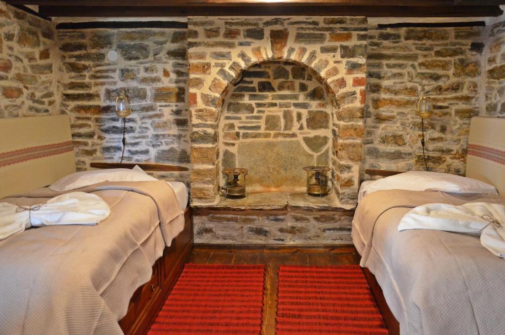 Postel nebo postele na pokoji v ubytování Fyloma Villa With 5 Bedrooms