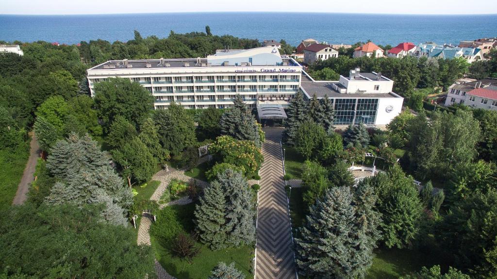 Letecký snímek ubytování Grand-Marine Hotel & SPA